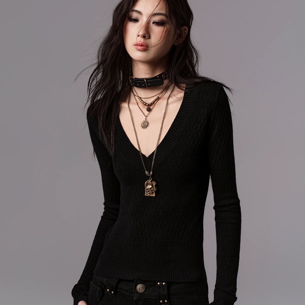 Black V-Neck Ribbed Long Sleeve Knit Top